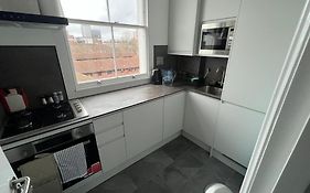 2 Bed Apartment In Central London On 3Rd Floor - Newly Refurbished - No Lift